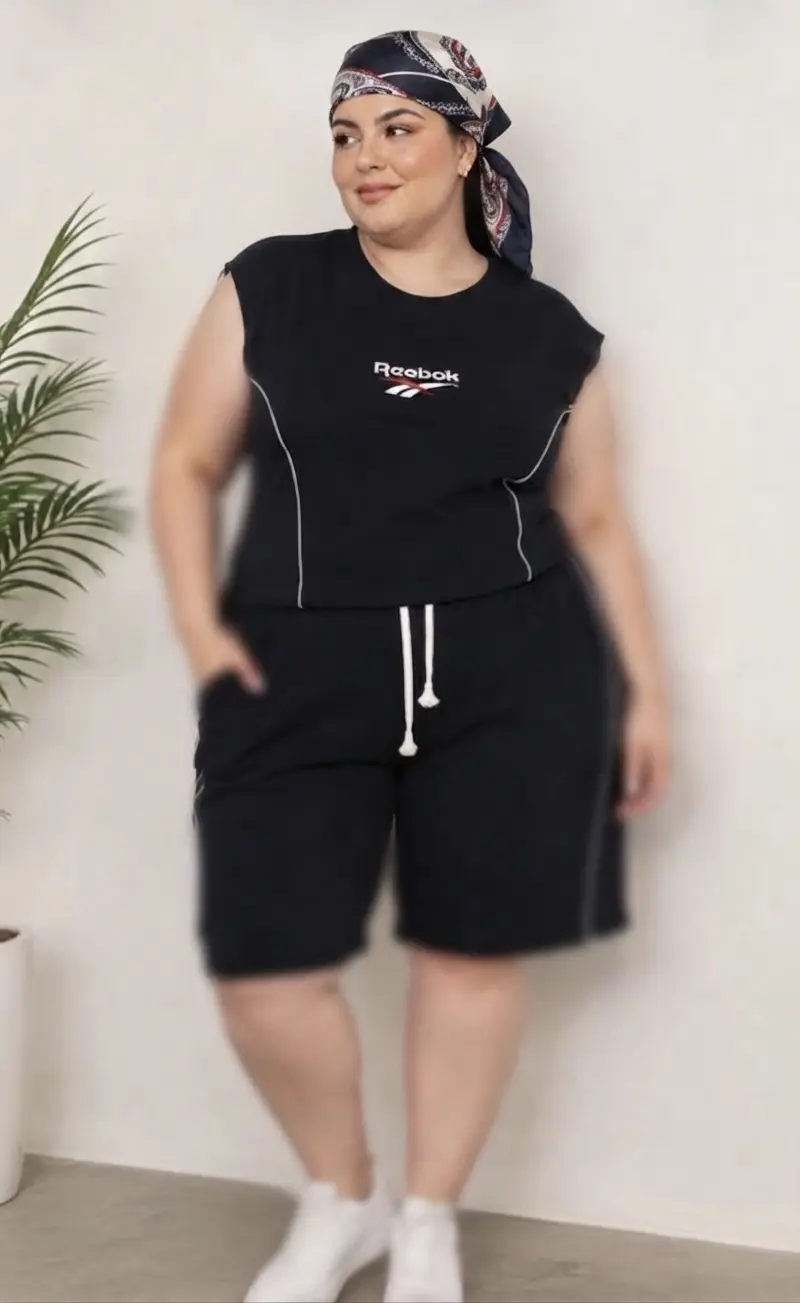ست ورزشی تیشرت سایز بزرگ زنانه و شلوارک طرح ریبوک مشکی